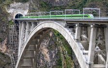 14 năm khoét núi, hơn 150.000 “bể bơi” nước tràn vào khi đào hầm: Láng giềng Việt Nam sắp hoàn thành tuyến đường đi hơn 300 km chỉ mất 4 tiếng rưỡi