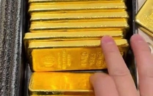 Phát hiện 15kg vàng “bốc hơi” khỏi két sắt nhưng lại nhận về chiếc Lamborghini, người phụ nữ vẫn báo công an