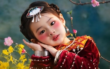 Ái nữ nhà mỹ nhân gốc Khánh Hoà gây sốt: 2 tuổi rưỡi nhưng trò chuyện được bằng cả tiếng Trung và tiếng Anh, yêu thích nghệ thuật từ nhỏ