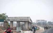 Hà Nội: Dự án cầu dừng thi công hơn nửa năm do vướng mặt bằng