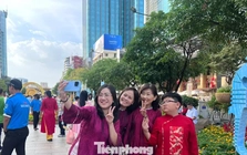 Lý do nhiều người chỉ check-in đường hoa Nguyễn Huệ từ xế chiều đến tối