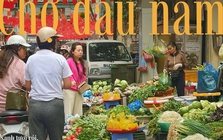 Đi chợ những ngày đầu tiên của năm: Không thiếu thứ gì, bún - phở - rau xanh đắt hàng