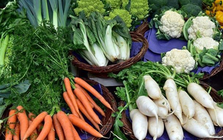 4 loại rau dễ "ngậm thuốc trừ sâu", chuyên gia dinh dưỡng mách nấu ăn làm thêm 1 việc để an tâm hơn