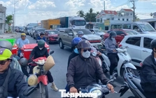 Người dân ùn ùn quay trở lại TPHCM chiều mùng 4 Tết, quốc lộ, cao tốc chật kín phương tiện