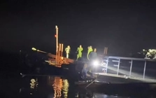 Lật tàu chở khách trên hồ Thác Bà, 6 người mất tích