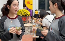 Chu Thanh Huyền cầm cả sấp 100k lì xì vẫn bị chê "keo kiệt" vì: Giàu như vậy phải cho 500k?