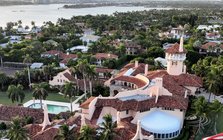 Kẻ mang súng xâm nhập khu nghỉ dưỡng của ông Donald Trump bị bắn chết