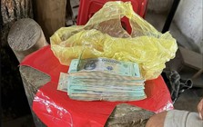 Phát hiện 80 triệu đồng trong bọc ni lông mất ngay sát Tết, người đàn ông SN 1978 báo công an khẩn trương truy tìm