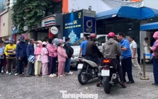 Xếp hàng mua vàng trước ngày vía Thần tài