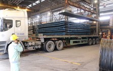 Kỷ lục 25.000 tấn thép xuất hành đầu xuân, Hòa Phát đỏ lửa xuyên Tết