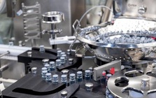 Siêu Robot sản xuất vaccine về Việt Nam: Toàn bộ quy trình không cần con người, tốc độ chiết rót hàng trăm lọ/phút, độ chính xác từ 0,1 ml