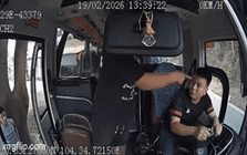 Thông tin về người đàn ông đánh tài xế đỗ xe trước cửa nhà ngày Tết