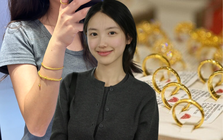 Dân công sở xếp hàng mua vàng ngày vía Thần Tài: Sự ổn định tâm lý khi có vàng chính là "tài lộc"