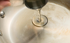 Nên làm nóng chảo trước hay cho dầu trước? Sai 1 bước có thể hỏng lớp chống dính, tăng nguy cơ tổn thương thực quản