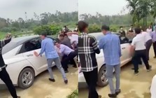 Nhà gái hò nhau cùng khiêng ô tô chắn đường đưa dâu, "rút kinh nghiệm vụ ở Hà Tĩnh"