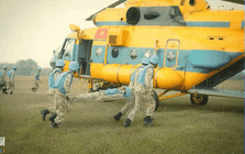 Phim Việt giờ vàng mới chiếu đã được khen hay như Hậu Duệ Mặt Trời, nam chính mặc quân phục là đẹp lên gấp tỷ lần