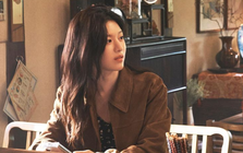 Đang tập văn nghệ cuối năm mà đồng nghiệp cứ dán mắt vào điện thoại, nữ nhân viên EQ cao nói một câu khiến đối phương vội xin lỗi