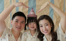 Đỗ Mỹ Linh tung bộ ảnh cực xinh yêu mừng sinh nhật chồng Chủ tịch, không hoành tráng nhưng ngọt ngào chuẩn dâu hào môn