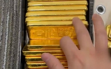 Vàng tăng giá, người đàn ông phát hiện số vàng gần 10 tỷ đồng trong két sắt biến mất nhưng vẫn không báo cảnh sát