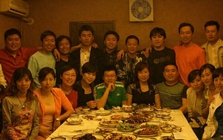 Đi họp lớp sau 15 năm, đến nơi mới biết mình là người duy nhất chưa kết hôn: Tôi bỏ về sau khi nghe bạn bè nói 3 câu