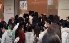 Người Việt chi gần 300 tỷ đồng mua áo dài Tết