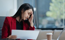 Ngủ đủ giấc vẫn lờ đờ cuối ngày: liệu dân văn phòng có đang bỏ quên đôi mắt?