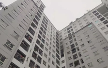 Cháy tại tầng 9 tòa chung cư ở Hà Nội