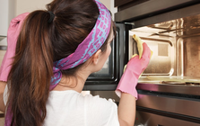 Dọn nhà đón Tết đừng bỏ qua chiếc lò vi sóng bốc mùi, đầy vi khuẩn: 4 mẹo làm sạch chỉ trong 3 phút