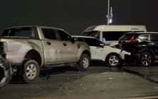 Tai nạn liên hoàn trên cầu Nhật Tân, hướng đi sân bay Nội Bài ùn tắc