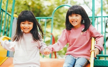 Vì sao có đứa trẻ càng lớn càng đẹp, có đứa lớn lên lại khiến người ta… tiếc nuối? Câu trả lời rất BẤT NGỜ!