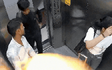 Kinh hoàng: Chùm bóng bay bất ngờ phát nổ, thang máy bỗng thành "biển lửa" khiến nhiều người bị bỏng nặng