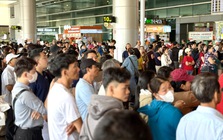 Sân bay Tân Sơn Nhất đông nghịt người đón kiều bào về quê ăn Tết