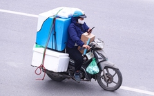 Phớt lờ nguy hiểm, nhiều người vẫn mải mê gọi điện, nghe nhạc khi lái xe