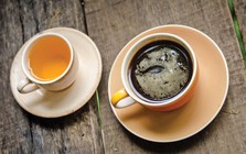 Trà và cà phê, loại nào tốt hơn cho tim và não?