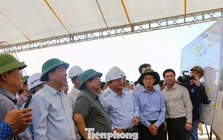 Thủ tướng kiểm tra dự án đường băng sân bay Phù Cát