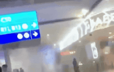 Video: Hành khách hoảng loạn tháo chạy khỏi sân bay Dubai ngập trong khói lửa