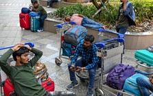 Hàng không toàn cầu “đảo lộn” vì xung đột tại Trung Đông: Hàng ngàn người mắc kẹt đến lúc nào?