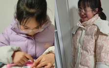 Em trai phá hỏng bức tranh chị ghép mất 3 tuần, phản ứng của người bà khiến 5 triệu người dừng chân