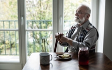 Tôi 70 tuổi, lương hưu hơn 26,5 triệu/tháng vẫn thấy khổ: Hối hận vì quá chiều con, giá như hiểu ra 1 điều sớm hơn