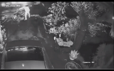 Camera vụ thầy hiệu trưởng tử vong sau khi bị ô tô của bạn lùi trúng, tông văng ra đường