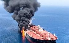 Nhiều tàu trúng đạn ở eo biển Hormuz