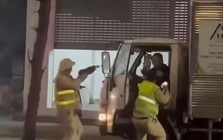 Bắt khẩn cấp tài xế không chấp hành kiểm tra nồng độ cồn, tông xe CSGT rồi bỏ chạy