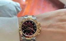 Bán đồng hồ Rolex thu về hơn 560 triệu đồng, tối về người phụ nữ bất ngờ bị phong tỏa tài sản: Công an đưa vào diện tình nghi, mất cả đồ lẫn tiền