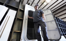 Chiến sự Trung Đông leo thang, doanh nghiệp hầm trú ẩn Mỹ 'cháy hàng'