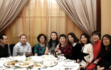 Đi họp lớp, tôi xin về sớm: Về đến nhà đơ người vì 1 cảnh tượng, thề không bao giờ gặp lại bạn cũ