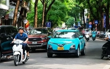 Xe điện taxi bất ngờ giảm cước giữa lúc giá xăng tăng