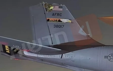 Cận cảnh máy bay Mỹ rách đuôi sau vụ va chạm ở Trung Đông