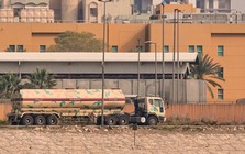 Đại sứ quán Mỹ tại Iraq "trúng tên lửa", tàu chở dầu Mỹ cháy gần Hormuz?