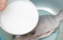 Ngâm cá trong thứ nước này cá hết sạch mùi tanh