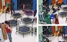 VIDEO: Bịt mặt xông vào phòng tập thể dục cướp dây chuyền của người phụ nữ